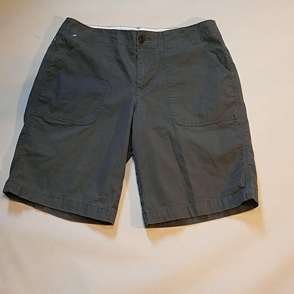NWOT DOCKERS women's Olive flat front short